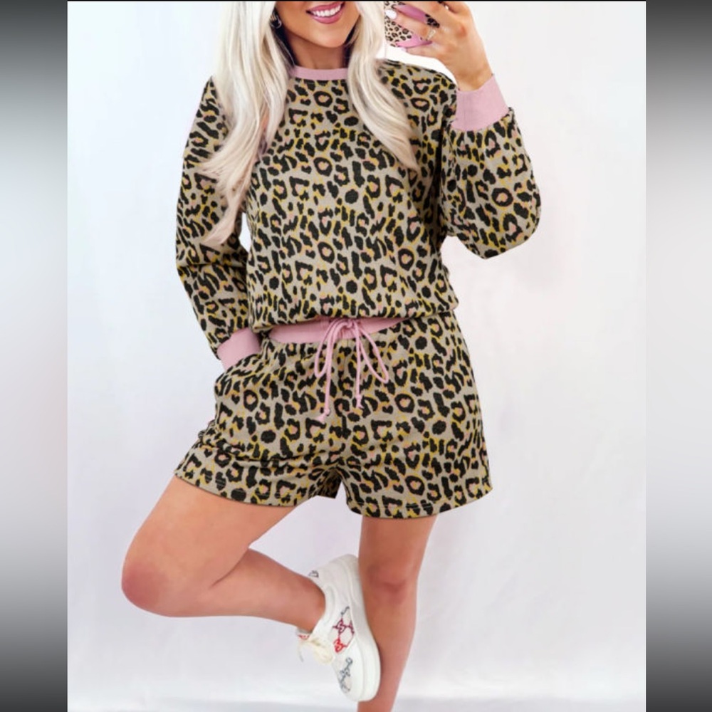 1093. Leopard print lounge short set